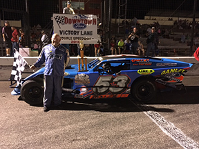 Perry Dominates Downtown Ford 100